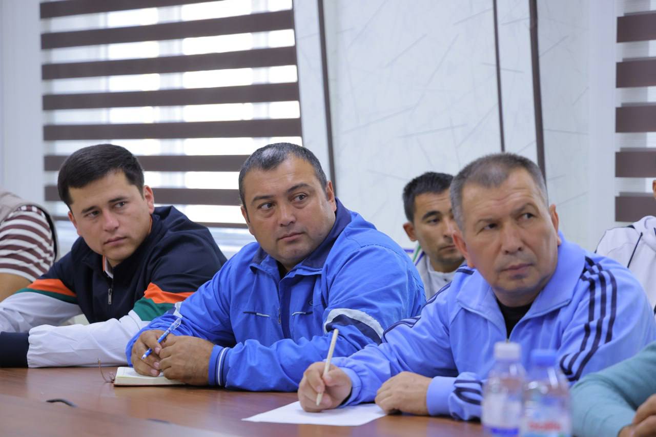 Elis Teylorning yalangoch fotosuratlari